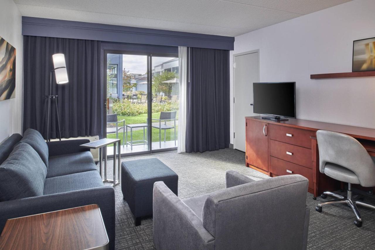 Courtyard By Marriott Detroit Troy Hotell Exteriör bild